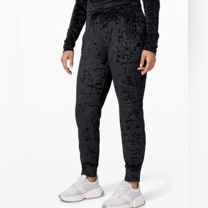 NWOT LuLuLemon Ready to Crush Black Jogger Size 6